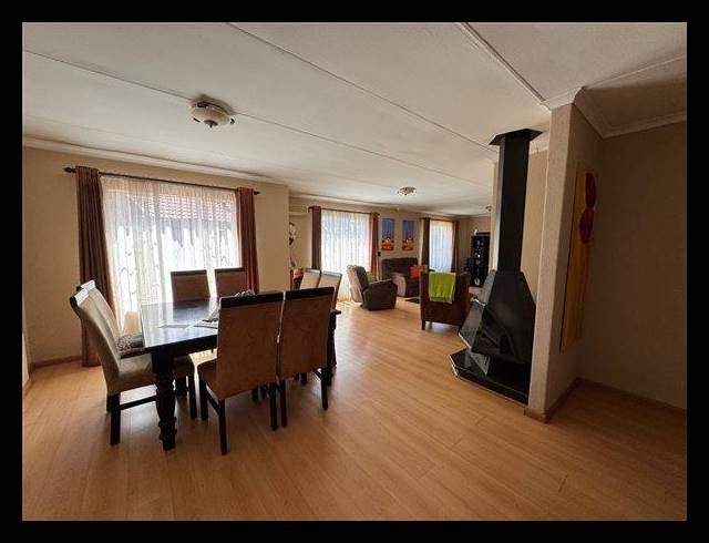 4 BEDROOM HOUSE FOR SALE IN VAN RIEBEECK PARK